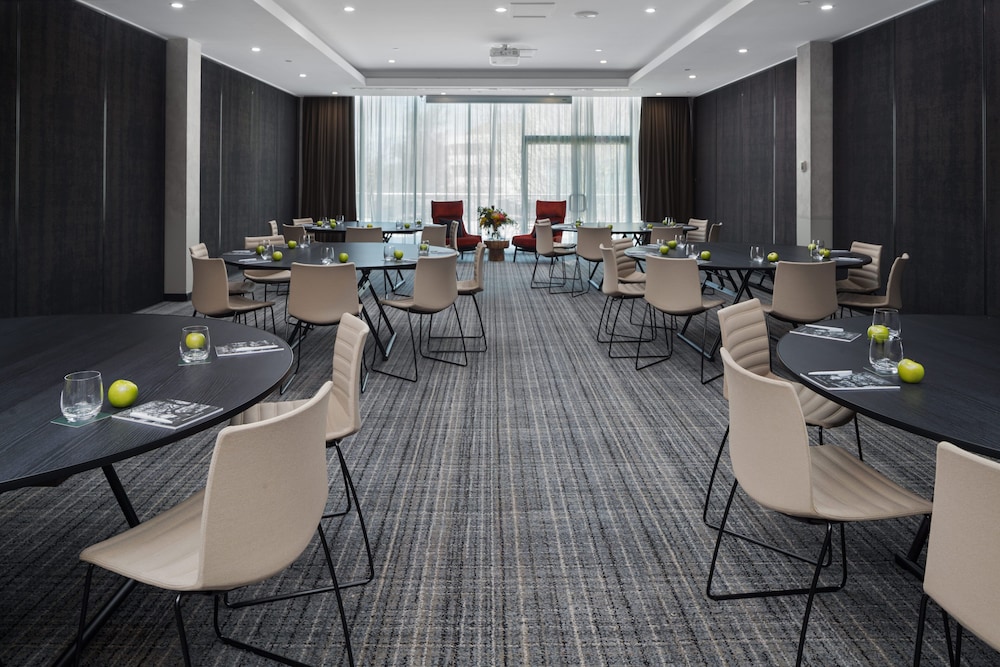 Rydges Canberra 55/59