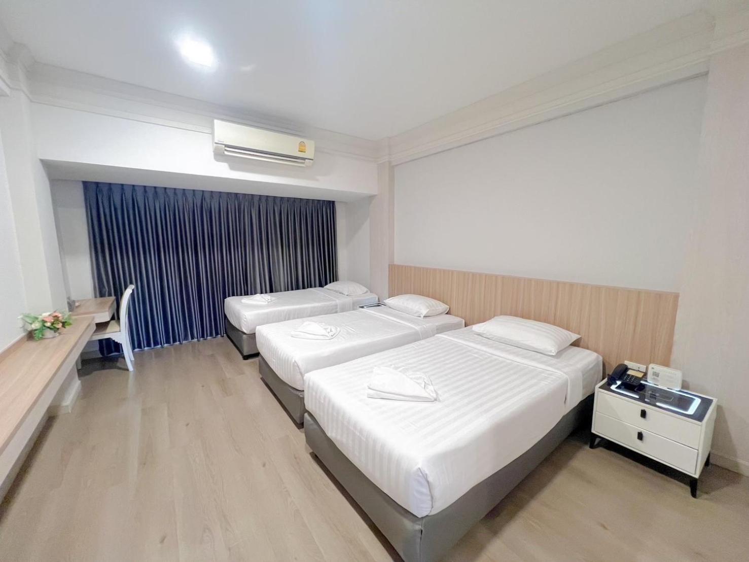 Room, Triple