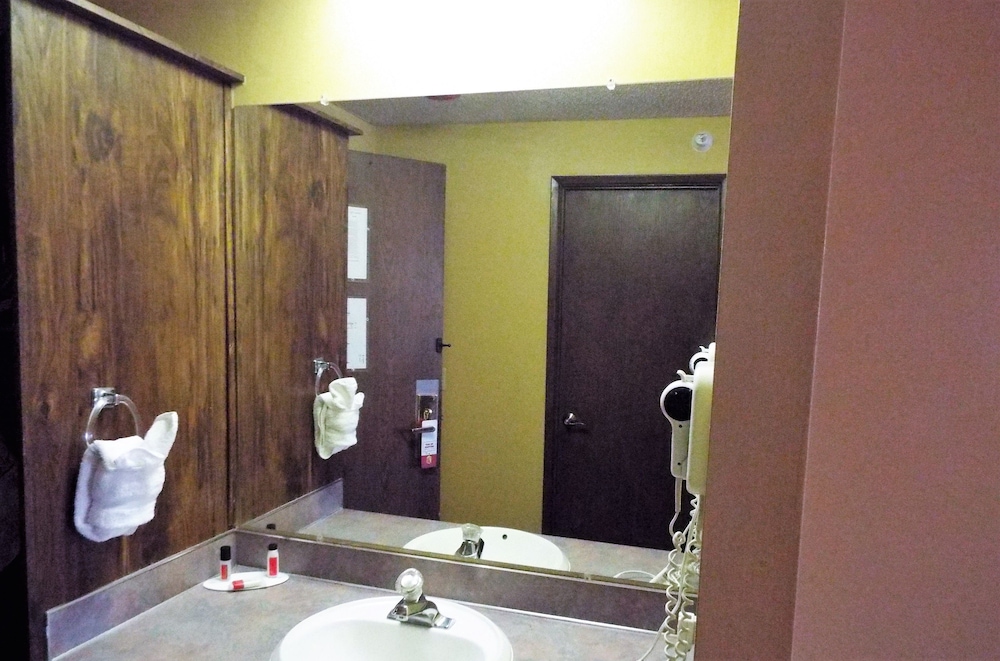 Super 8 by Wyndham Casper East/Evansville 32/33