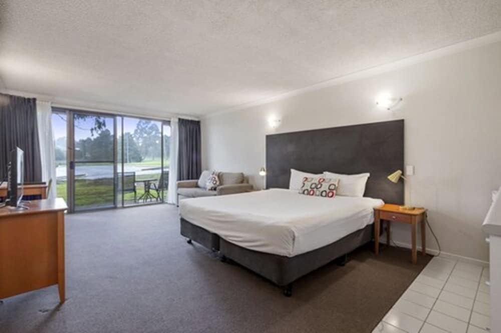 Knox International Hotel and Apartments 10/24