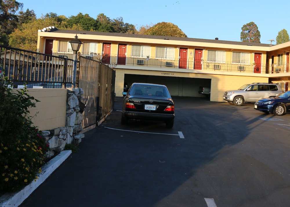 The Islander Motel 26/46