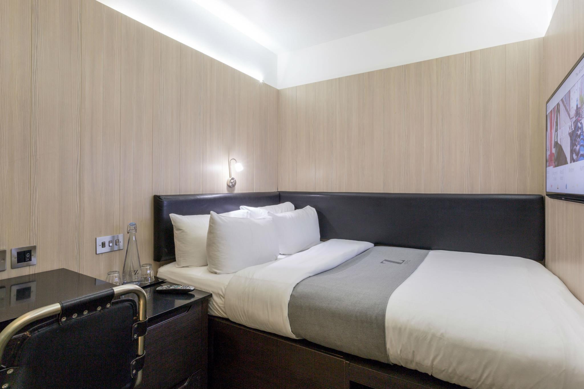 Inner, Z, Queen Bed، Z Hotel Victoria 2/2