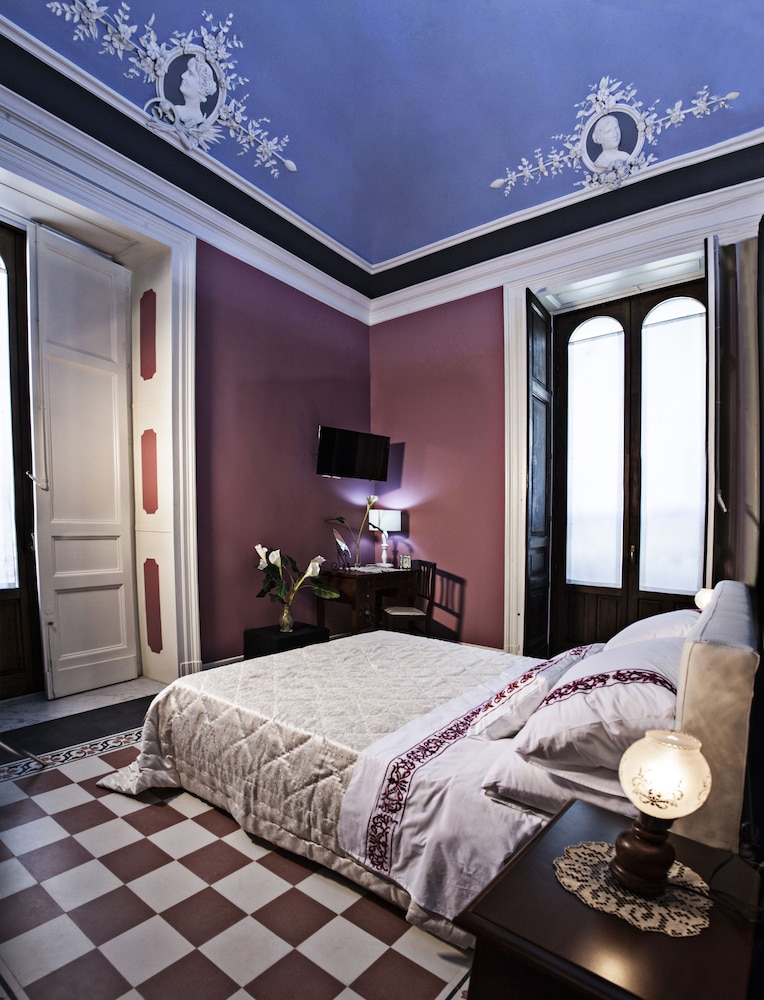Art Fashion House Luxury Rooms 11/35