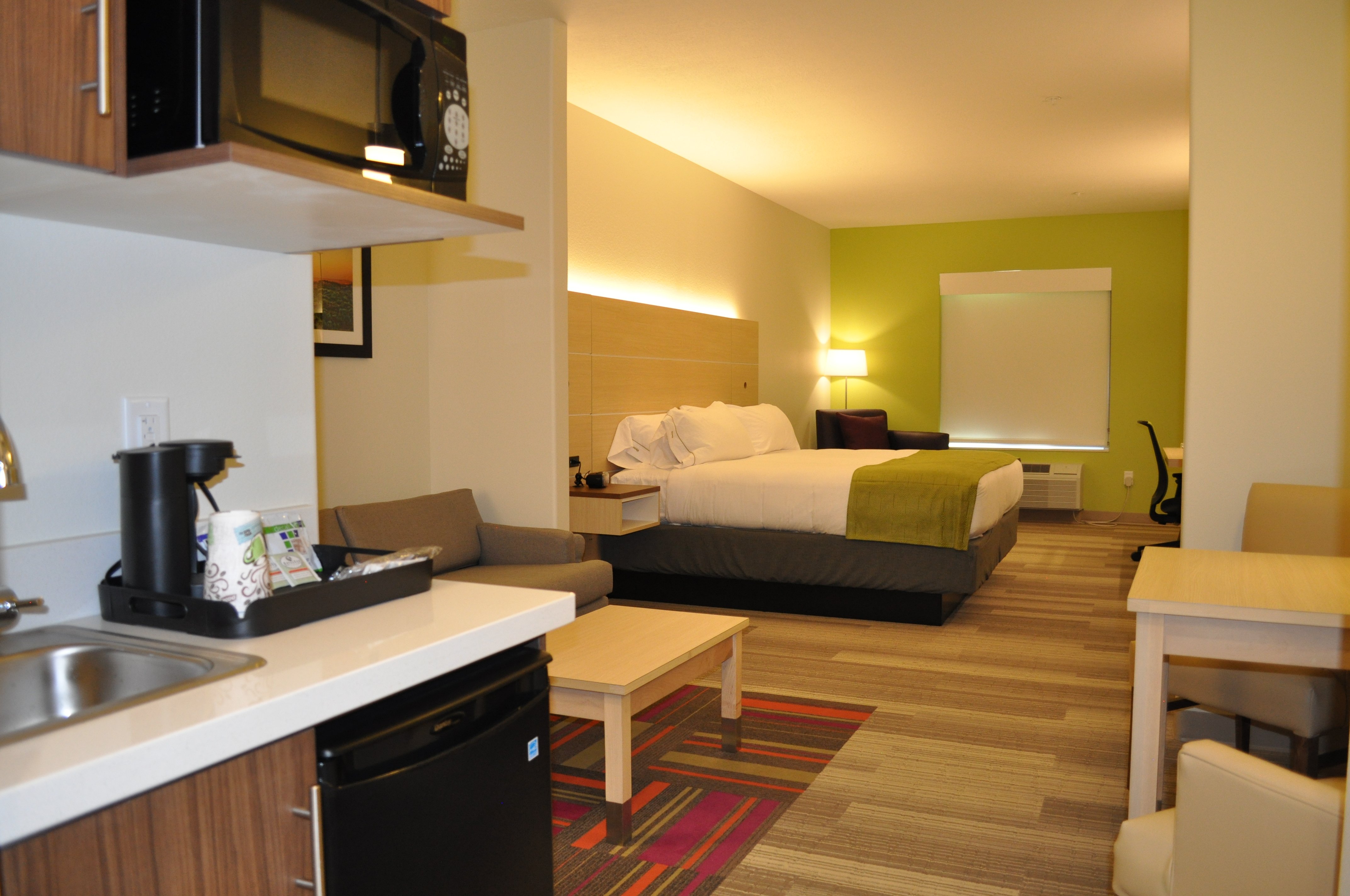 Holiday Inn Express Suites Price 51/51