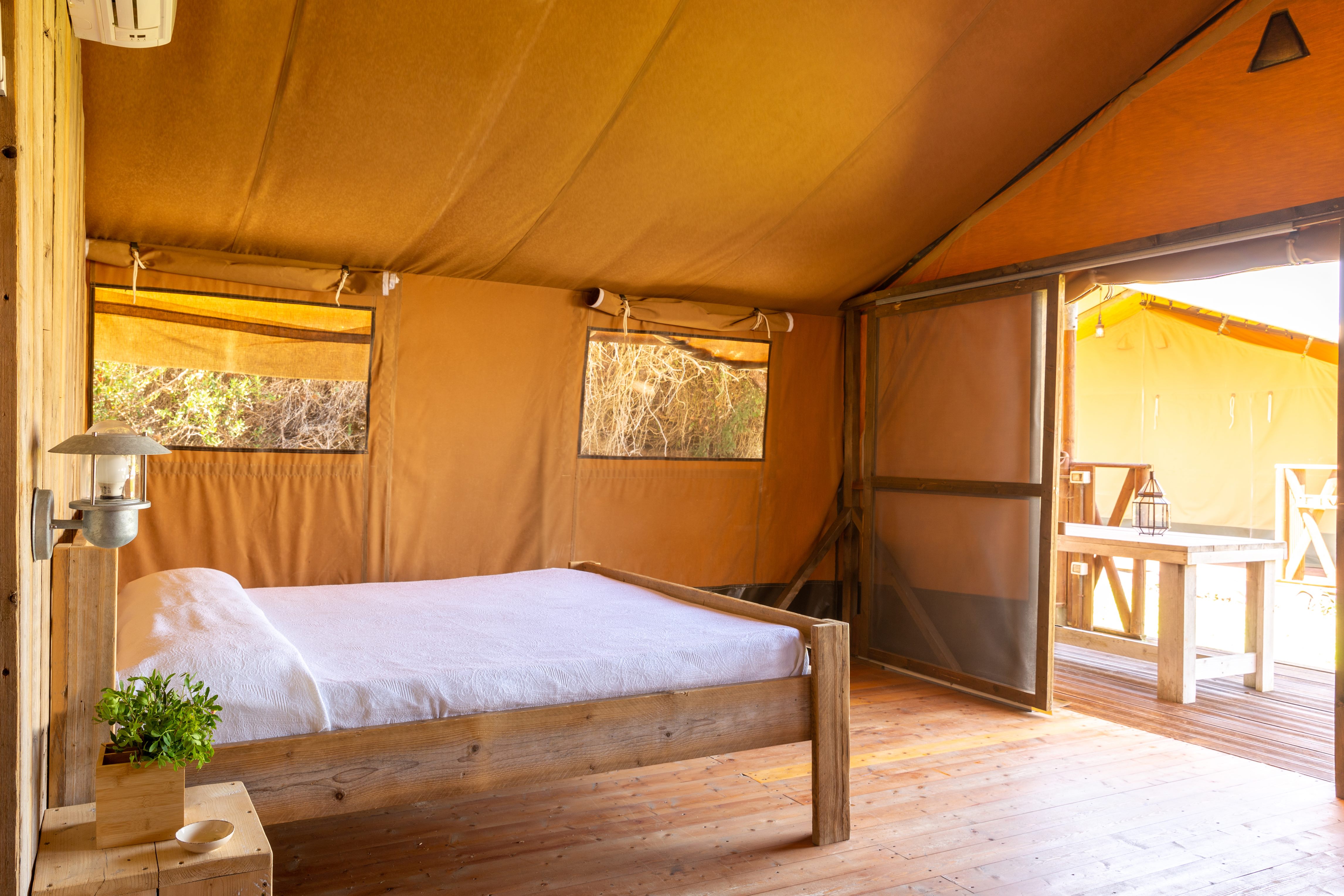 Superior, Tent