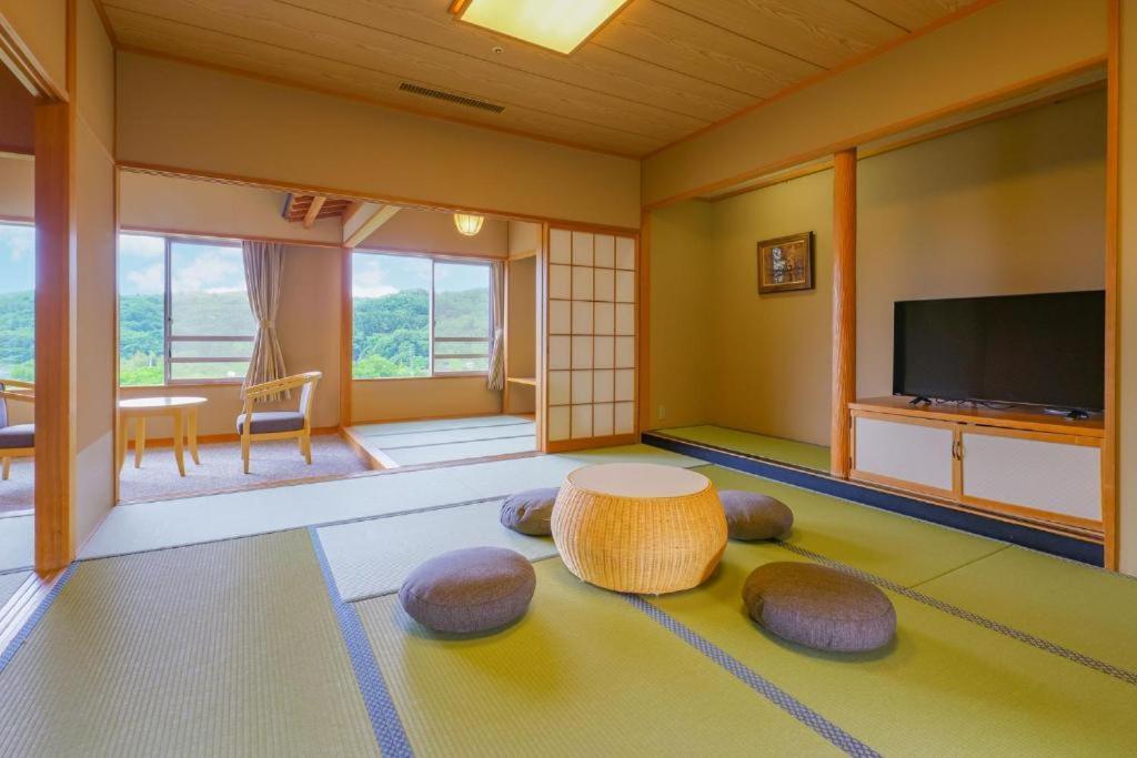 Japanese, Standard, 5 Futon Beds, Indoor Bath