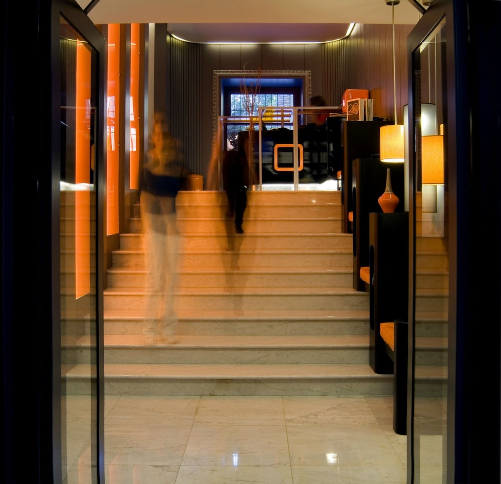 Orange Hotel 6/40