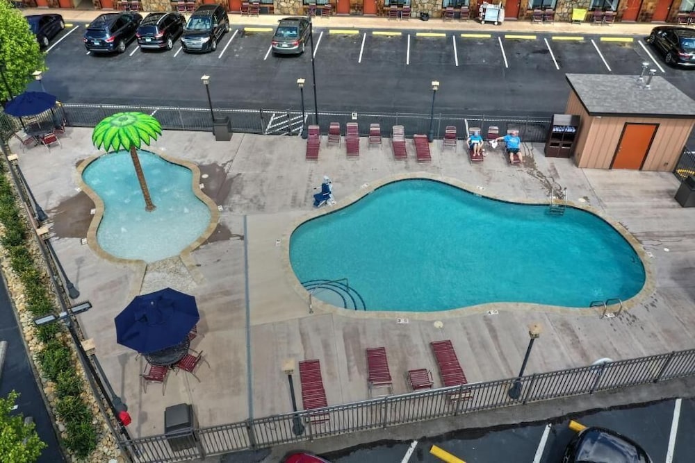 Crossroads Inn & Suites 55/68