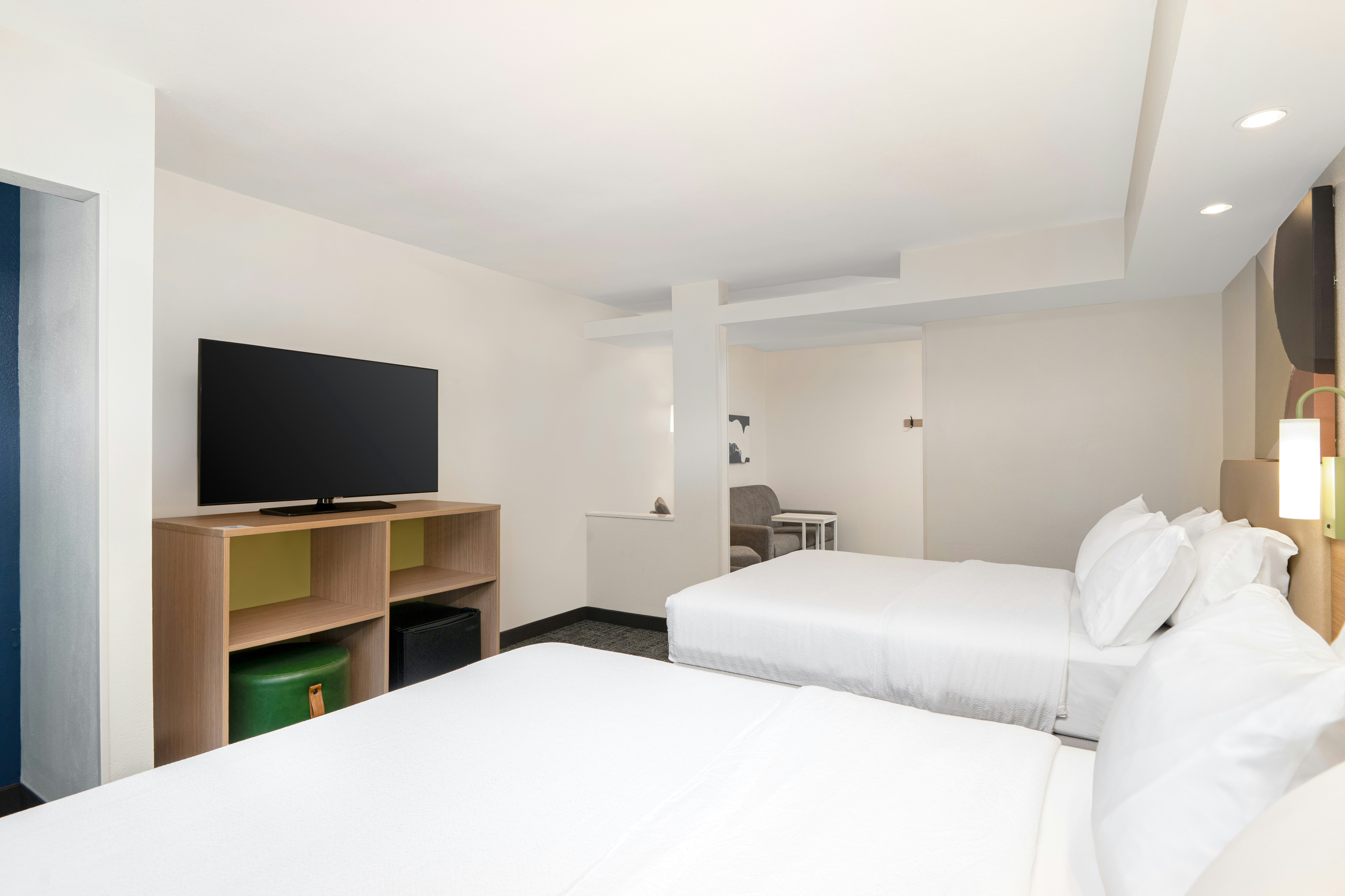 ROOM, 2 QUEEN BEDS, SOFA