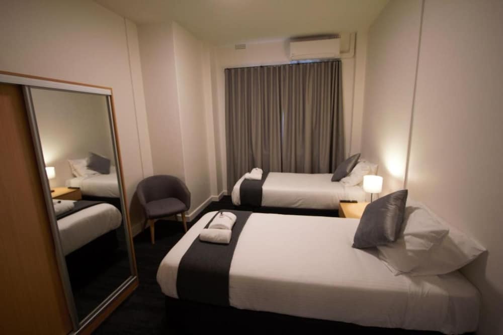Sydney Junction Hotel 17/30