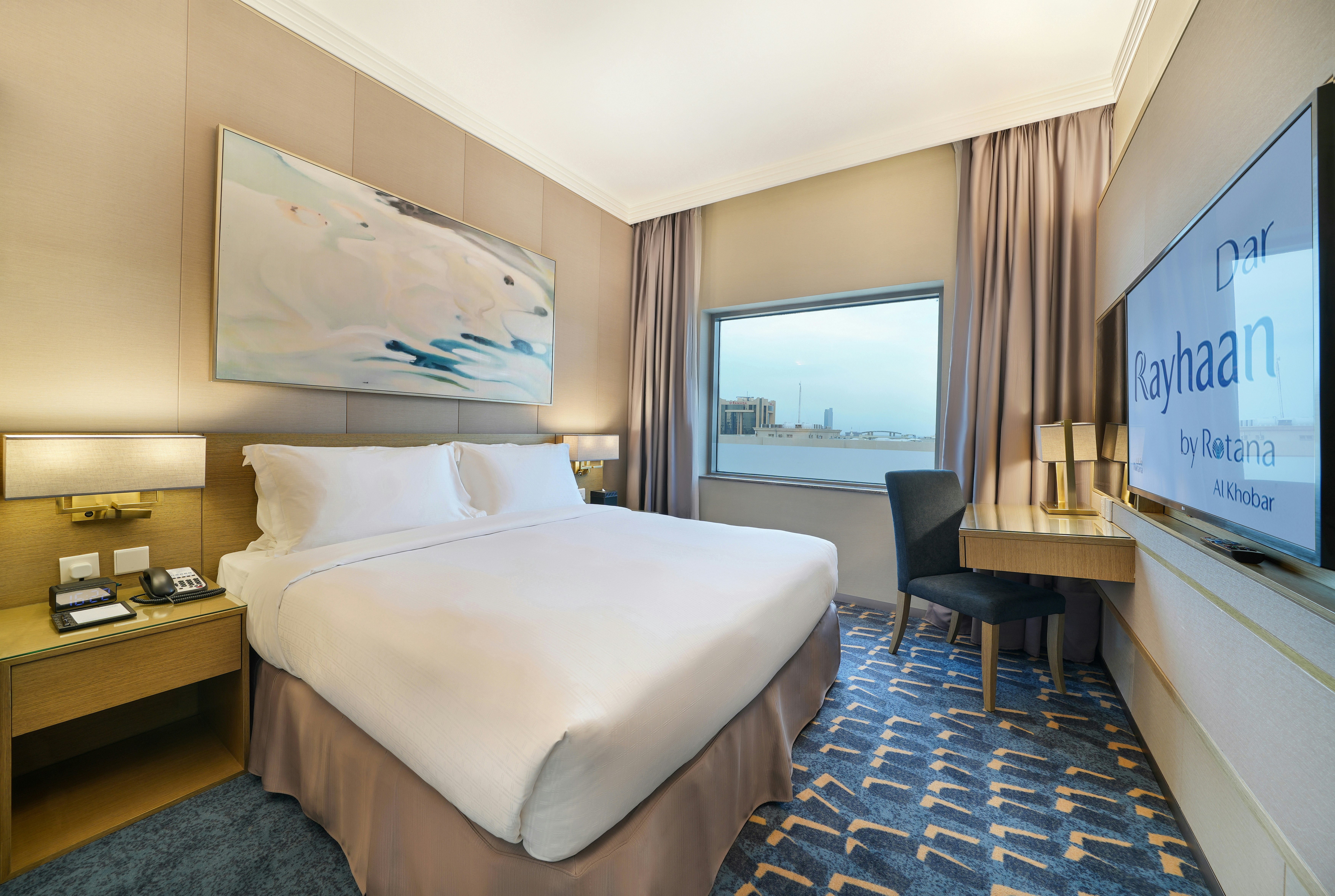 Guest Room, King Bed, City View, High Floor