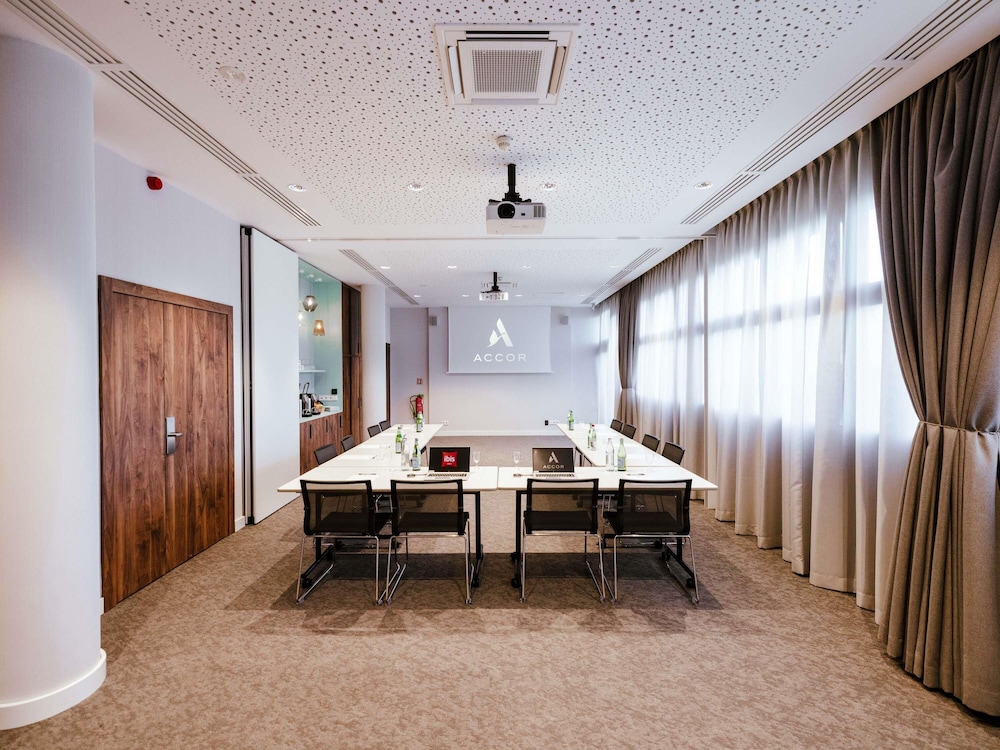 ibis Luxembourg Aeroport 45/74