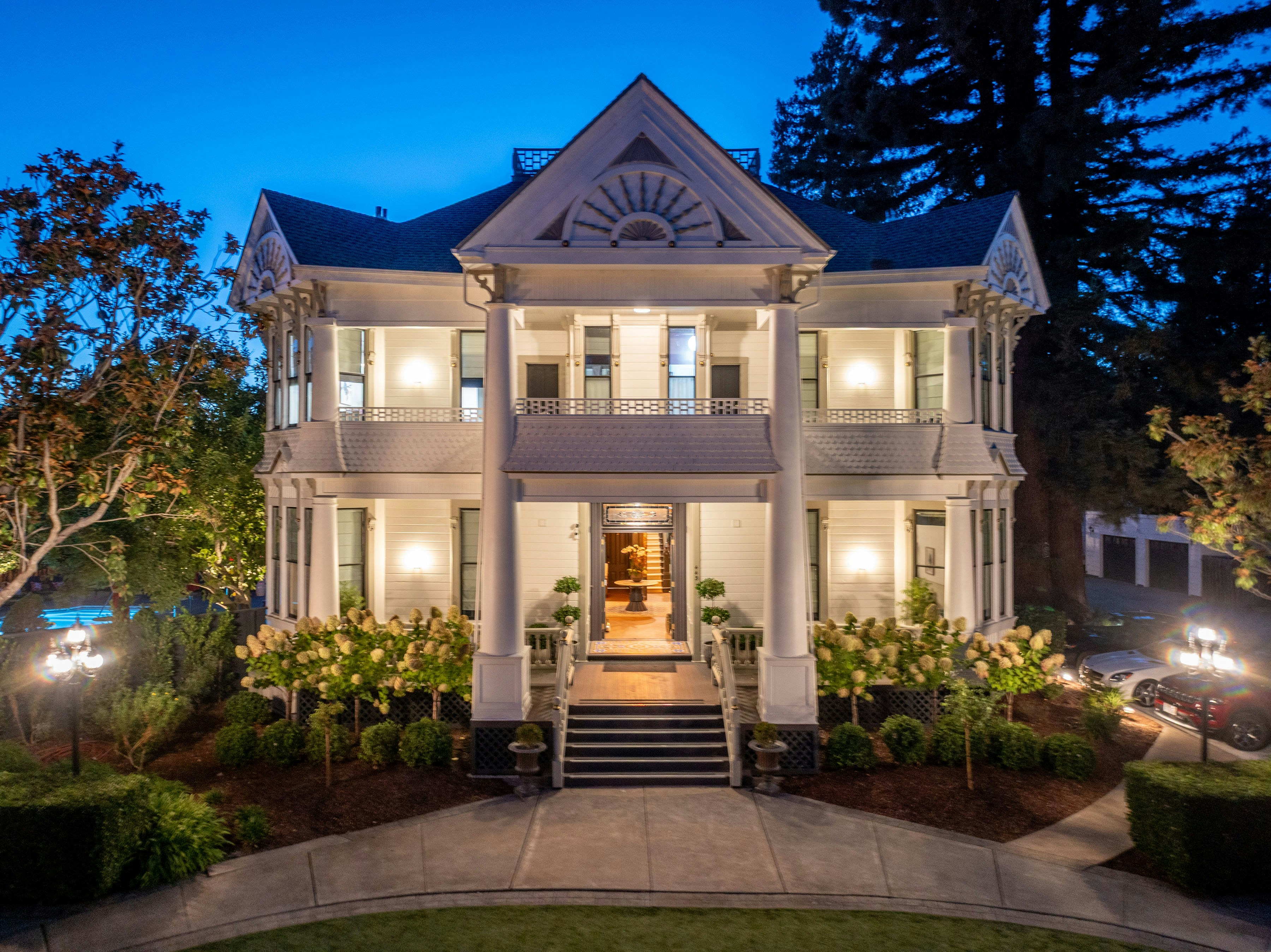 The White House Inn 2/59