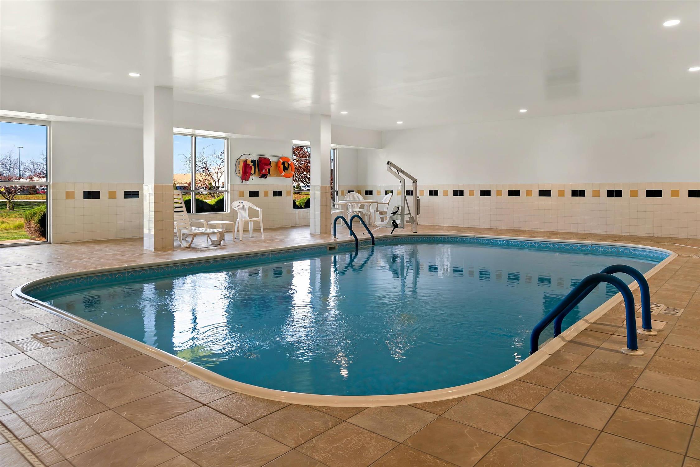 Comfort Suites Saginaw North 23/40