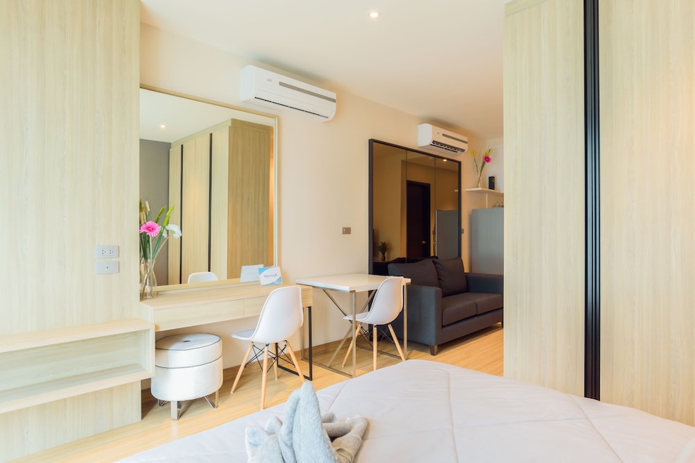 Sky Walk Residences (Ex. Bangkok Sky Walk) 8/73