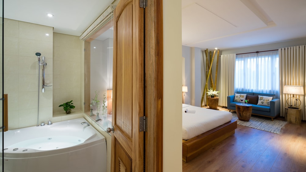 Silverland Yen Hotel 49/50