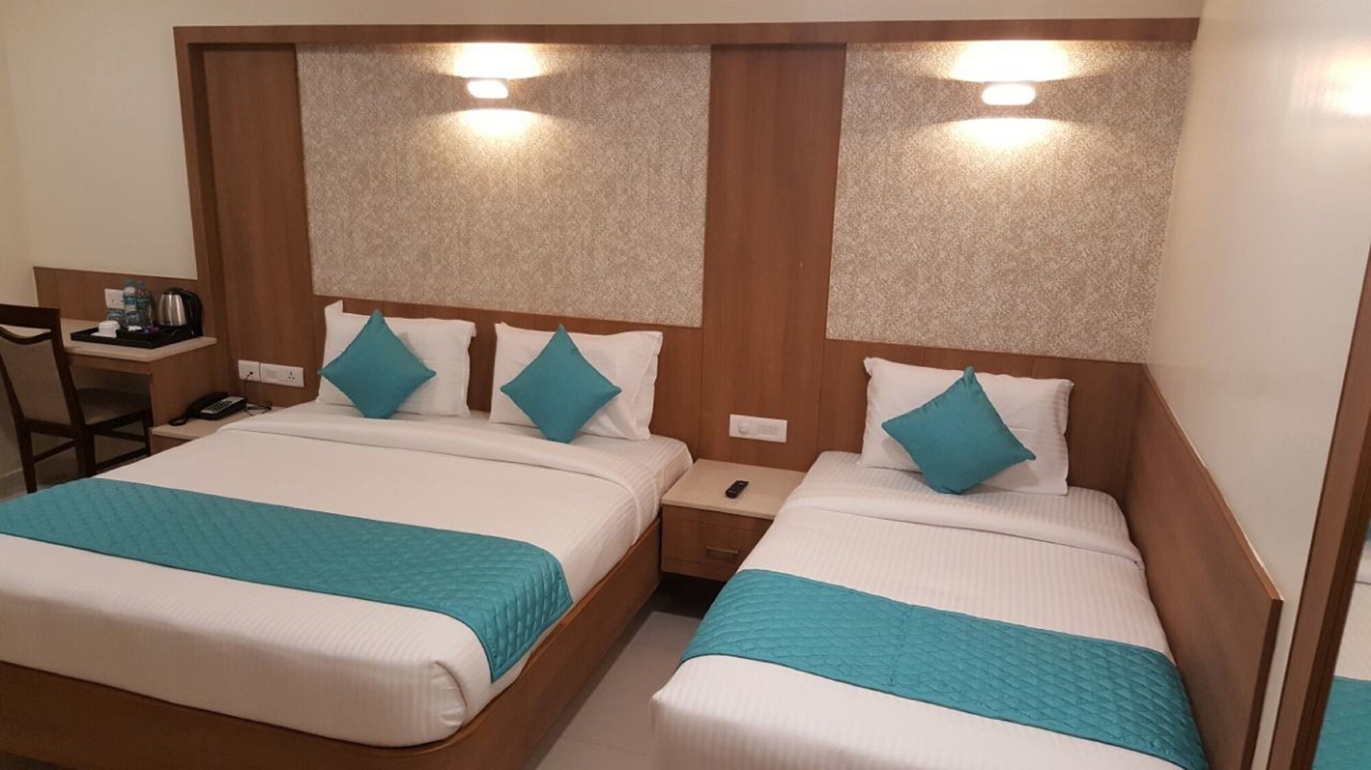 DELUXE, TRIPLE, MULTIPLE BEDS