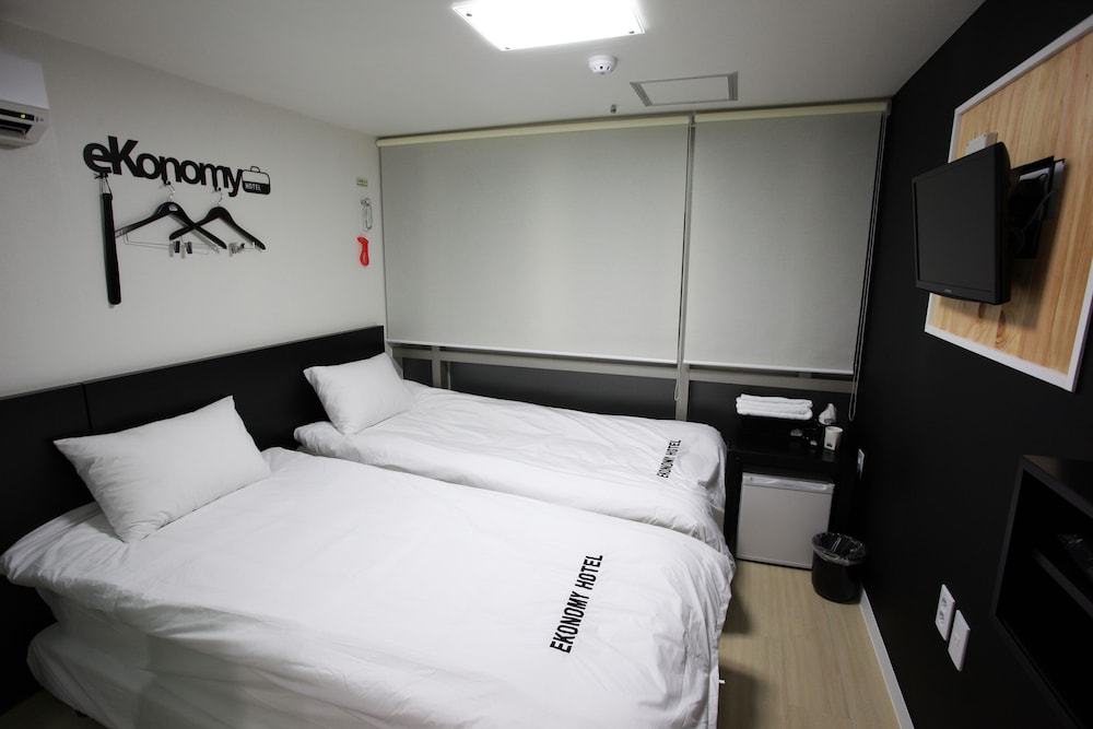 Ekonomy Hotel Myeongdong Premier 15/48
