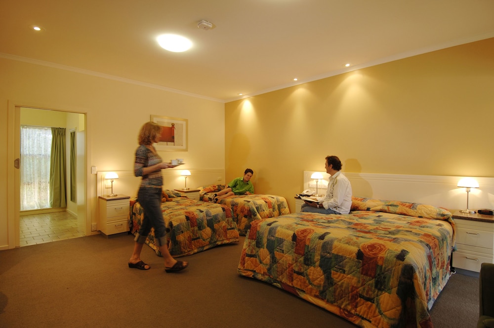 غرفة عائلية بسرير مزدوج وسريرين منفصلين، McLaren Vale Motel and Apartments 2/5