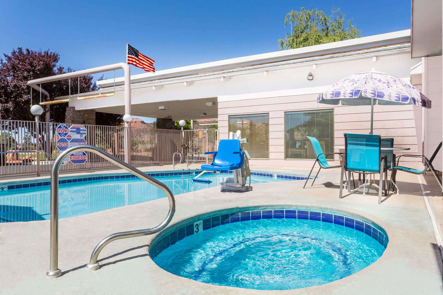 Days Inn & Suites by Wyndham Kanab 3/8