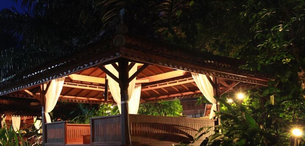 Green Tropical Village Hotel Resort 9/61