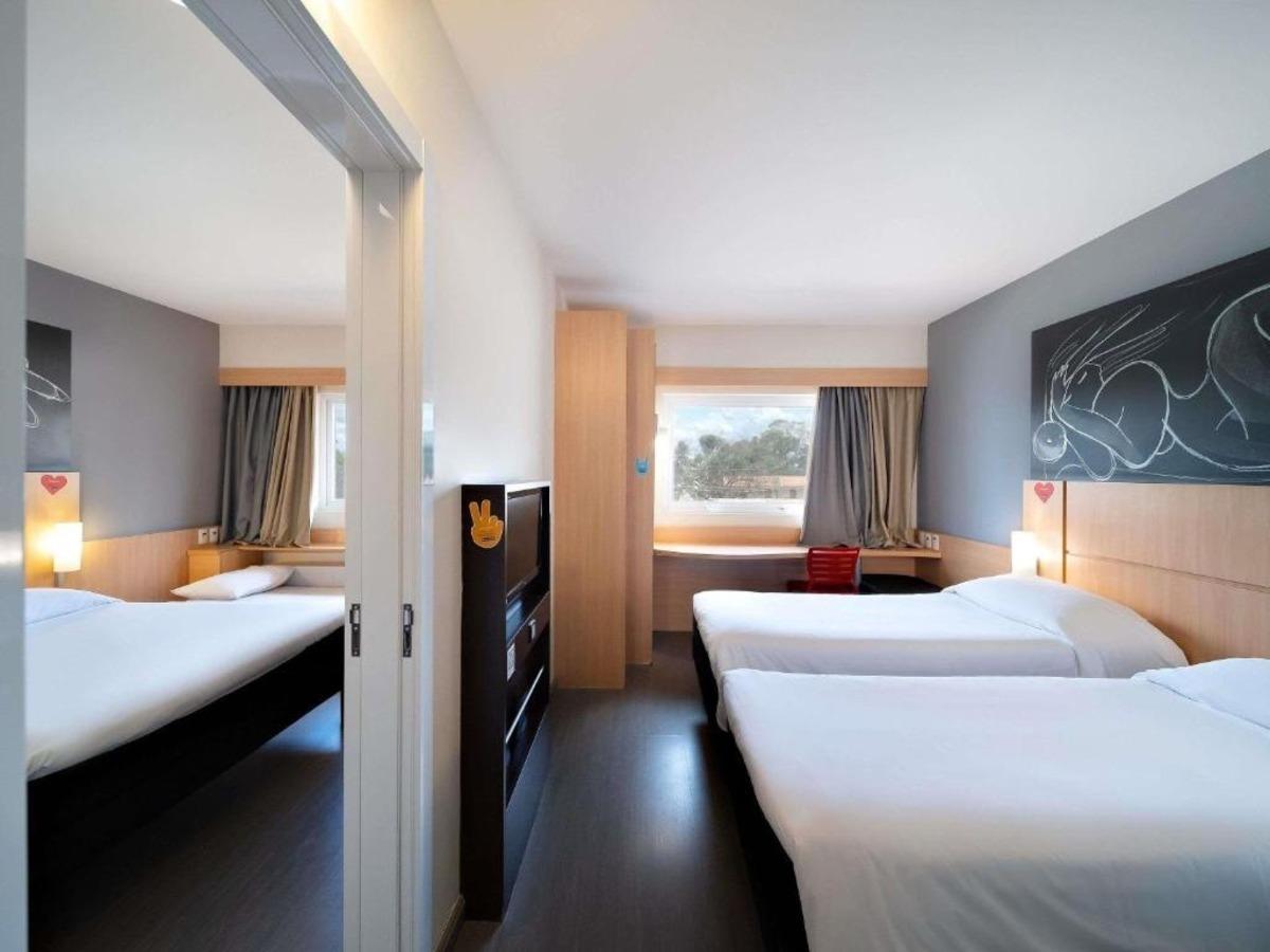 Room, Twin Beds