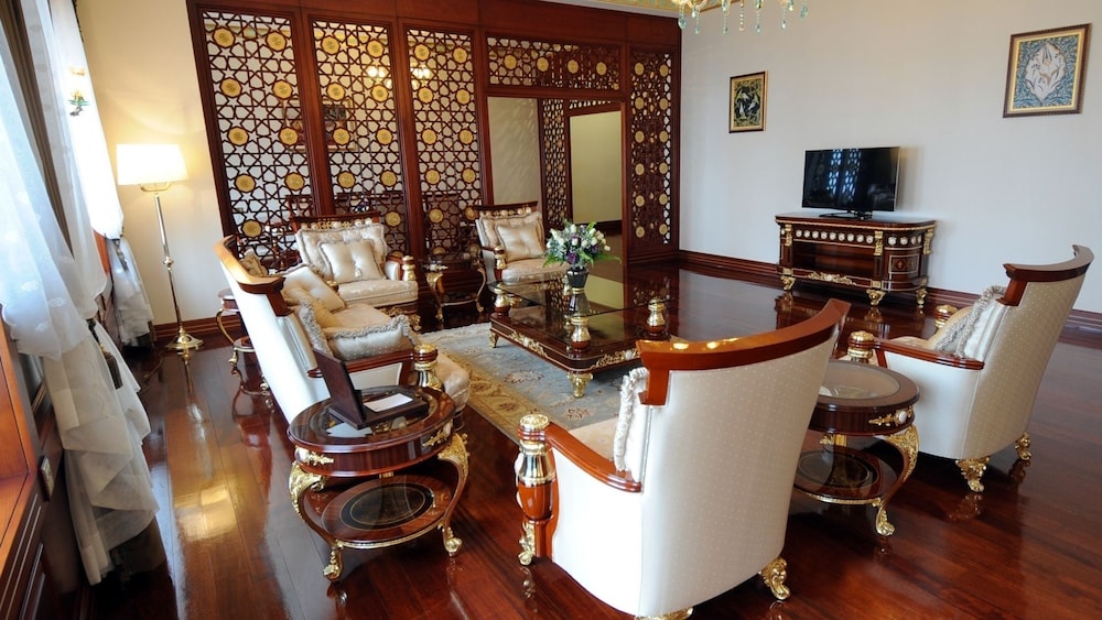 MEYRA PALACE 61/69