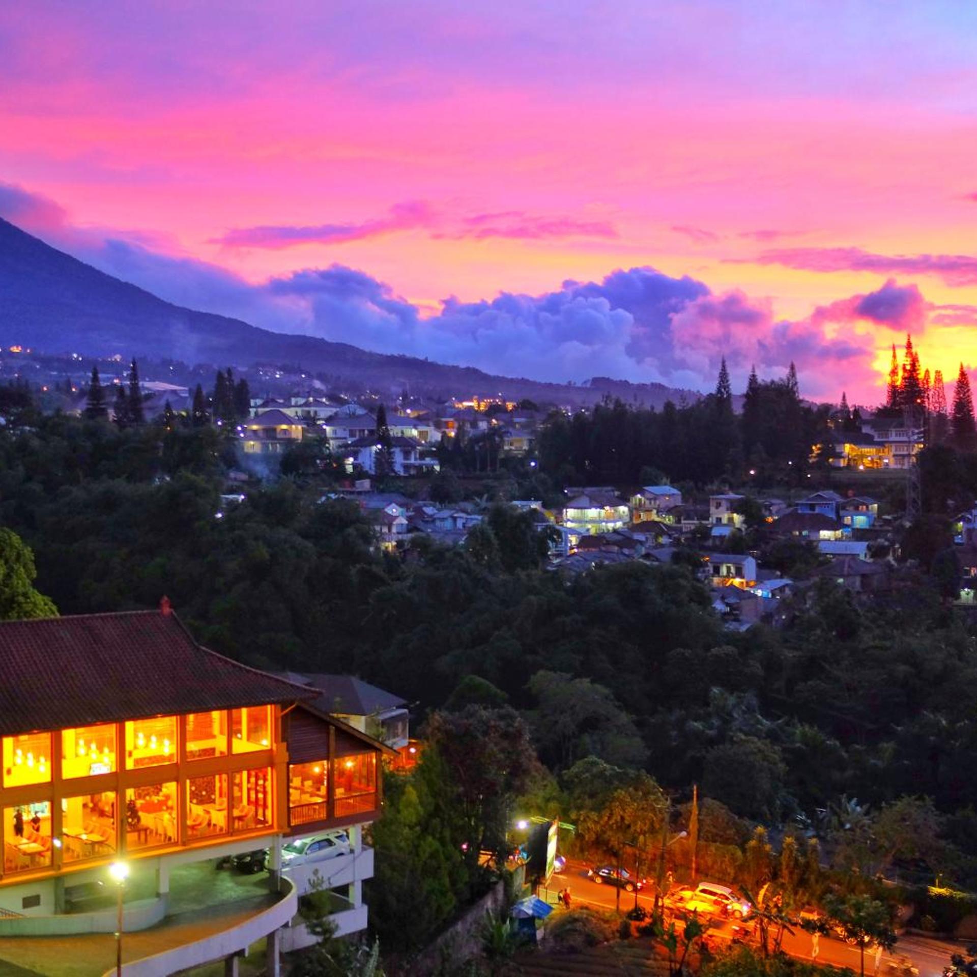 The Grand Hill Bistro Cafe Resort Hotel 7/57