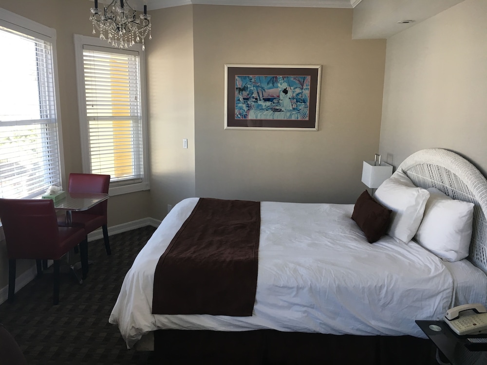 Glenmore Plaza Hotel 7/59