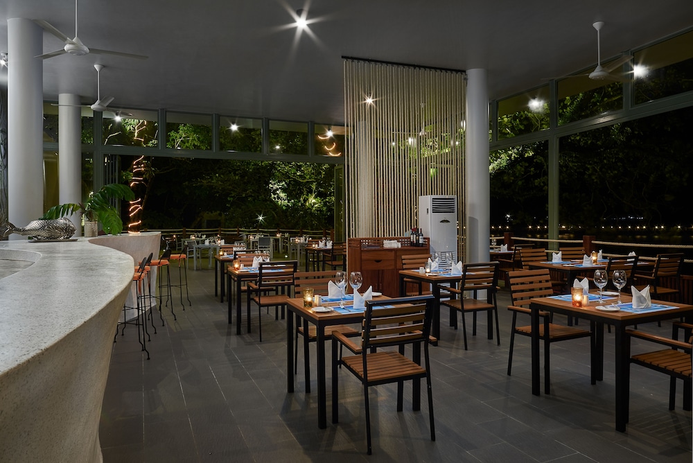 Independence Hotel by Dara 34/50