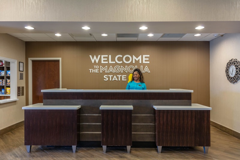 Lobby at Hampton Inn & Suites Columbus, COLUMBUS - MS