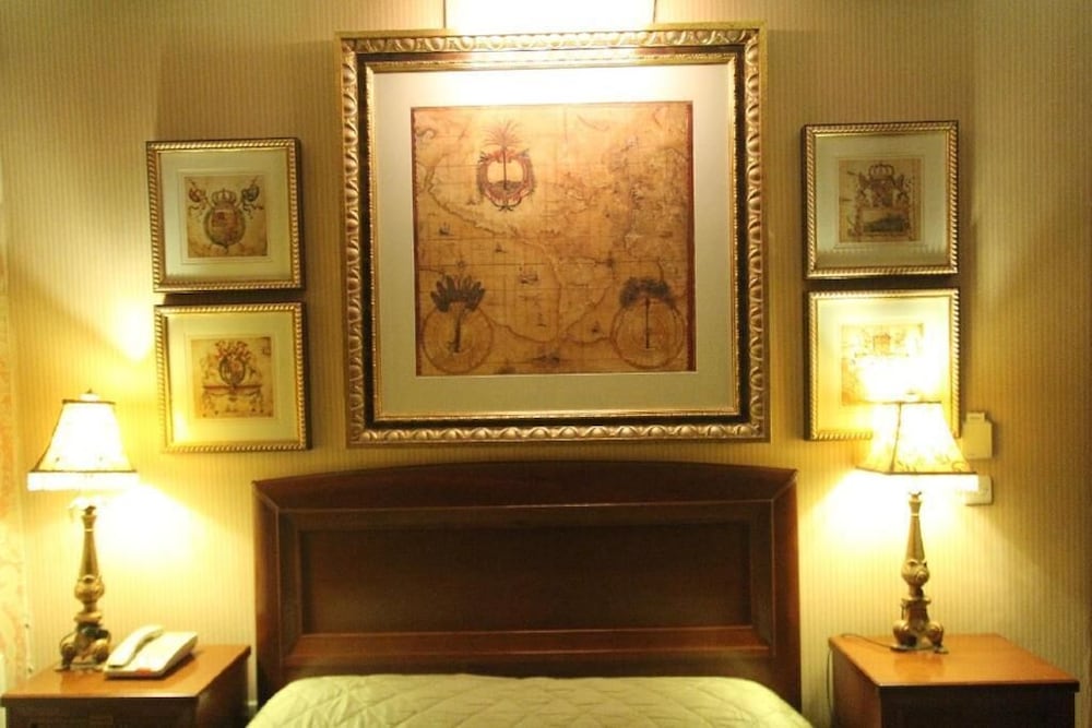 Opulence Centra London Hotel 40/75