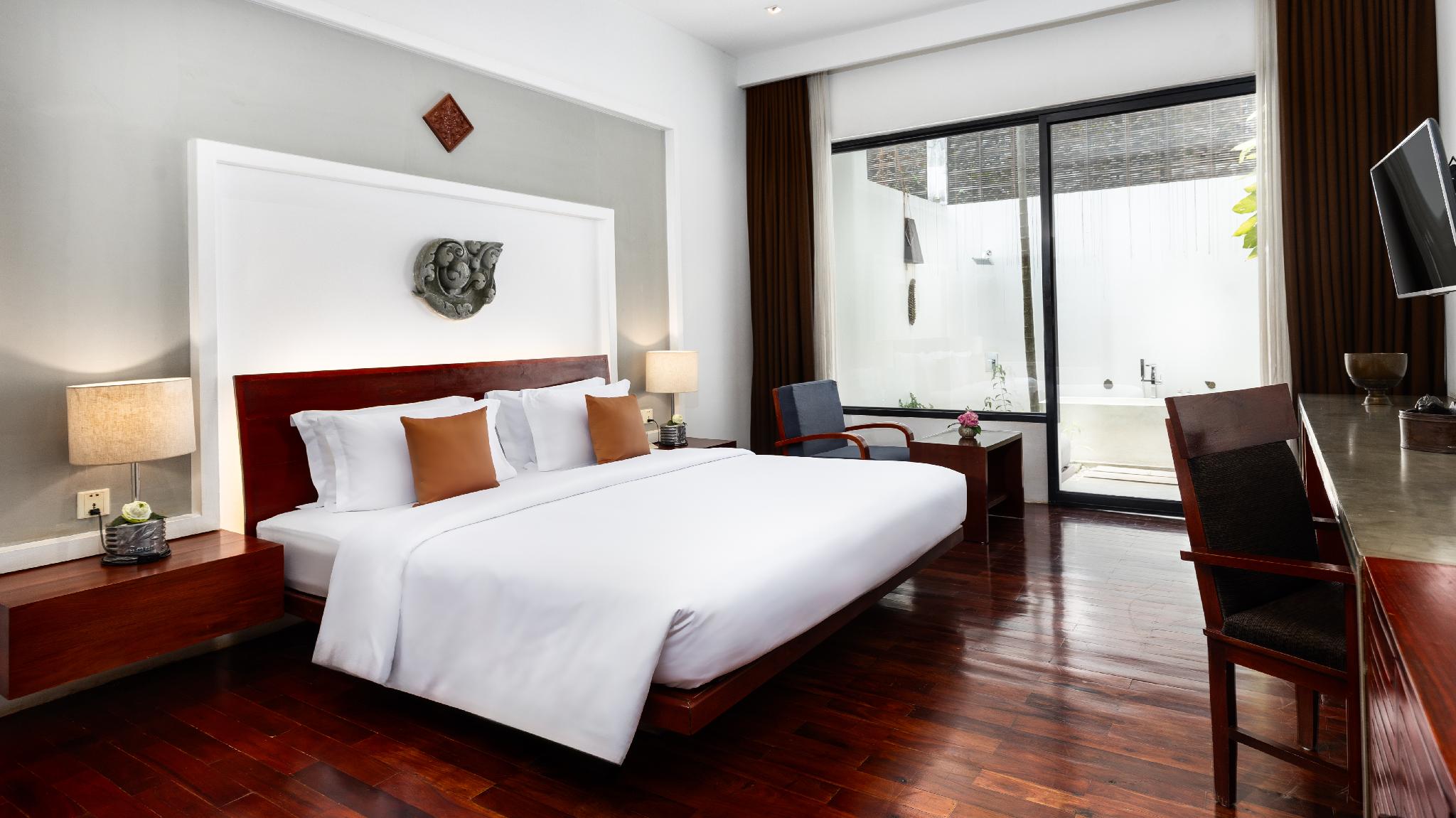 JUNIOR SUITE, KING BED