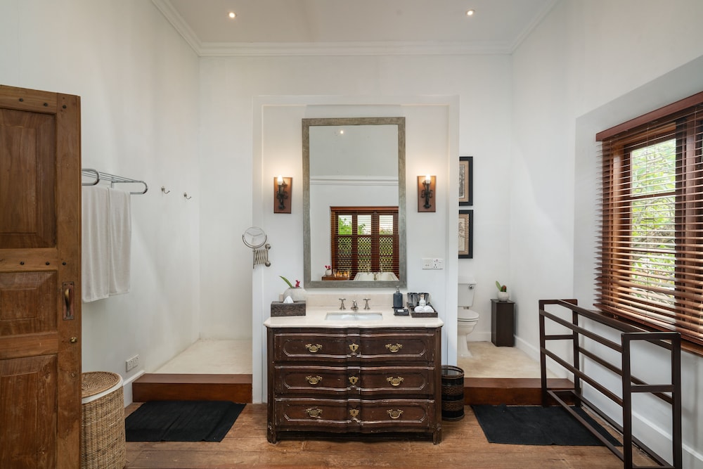 Taru Villas Rampart Street 48/50