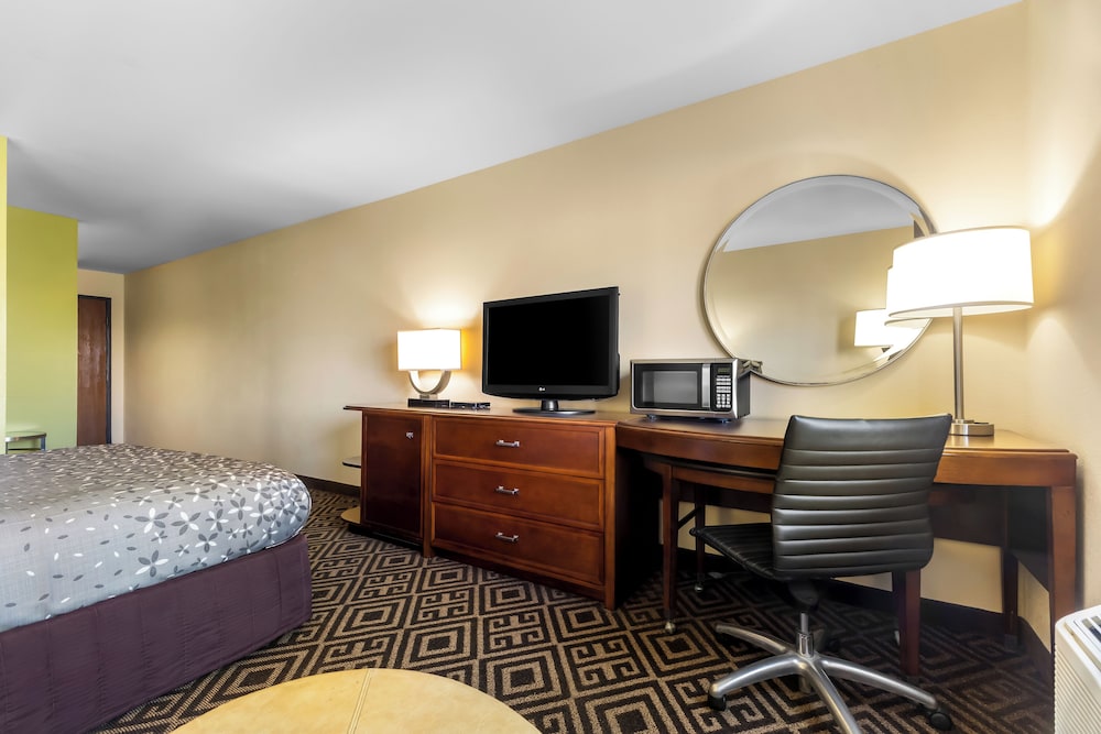 Travel Inn & Suites 37/50