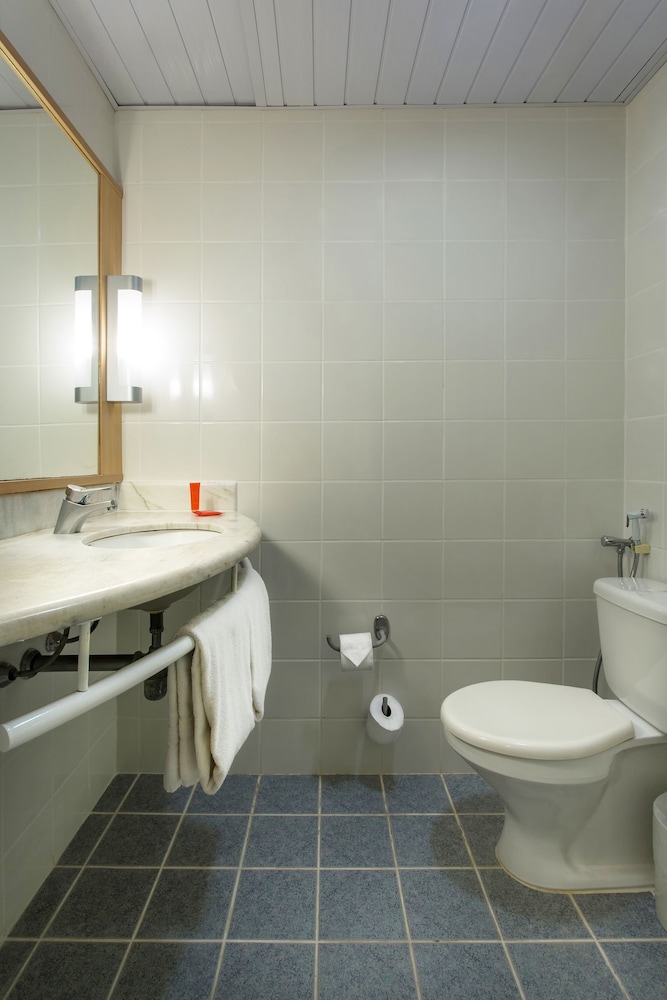 Ibis Salvador Rio Vermelho 17/73