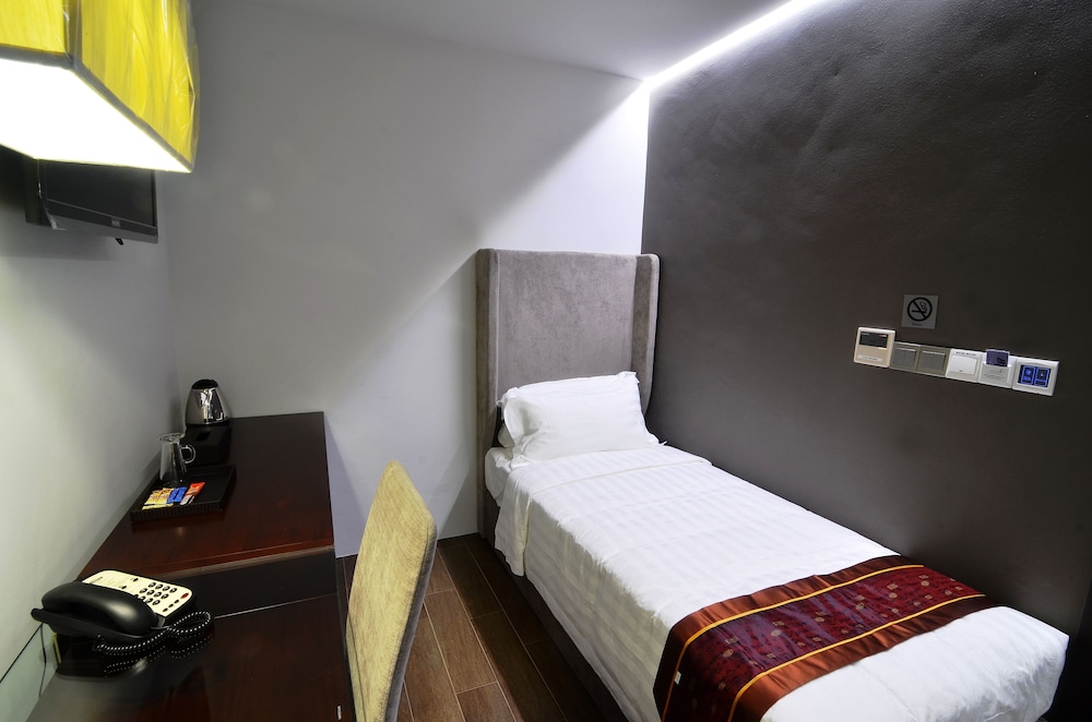 Bliss Hotel Singapore 16/75