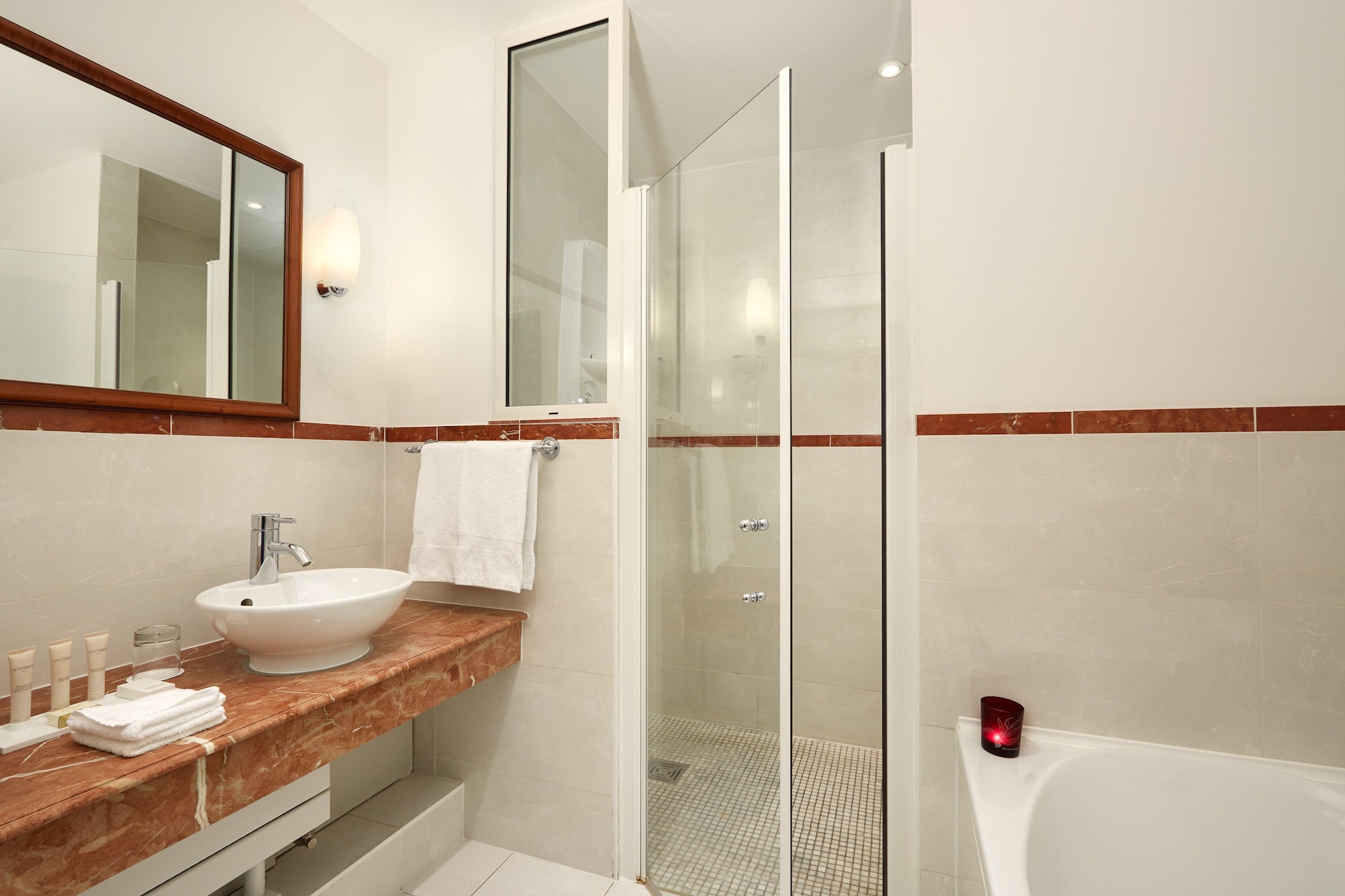 DUPLEX, FAMILY SUITE
