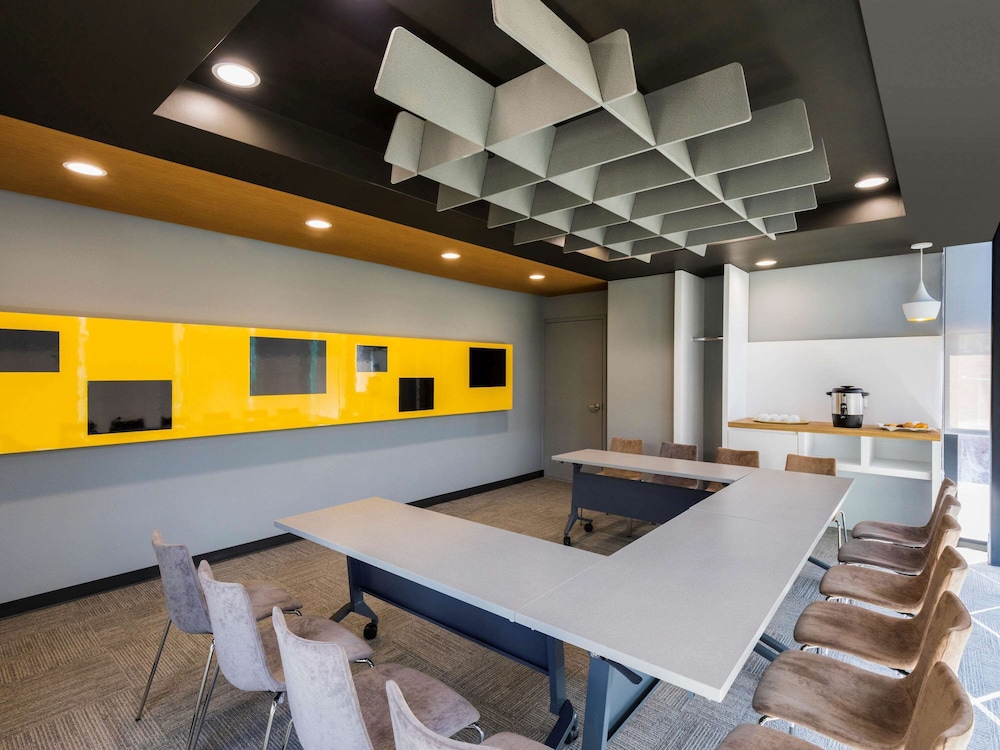 Ibis Tijuana 32/50