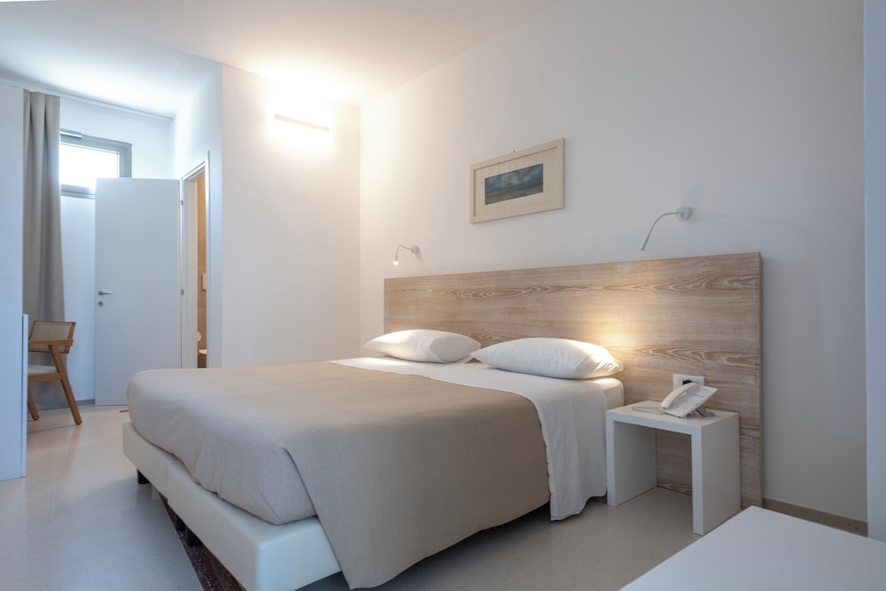 Hotel Albania 33/73