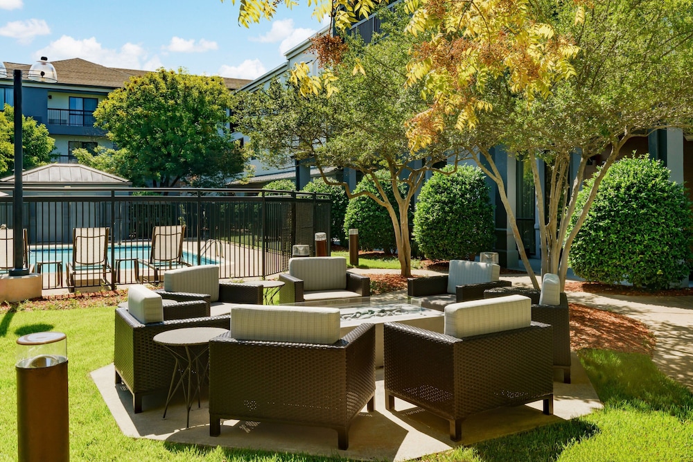 Courtyard Dallas Lewisville 41/45