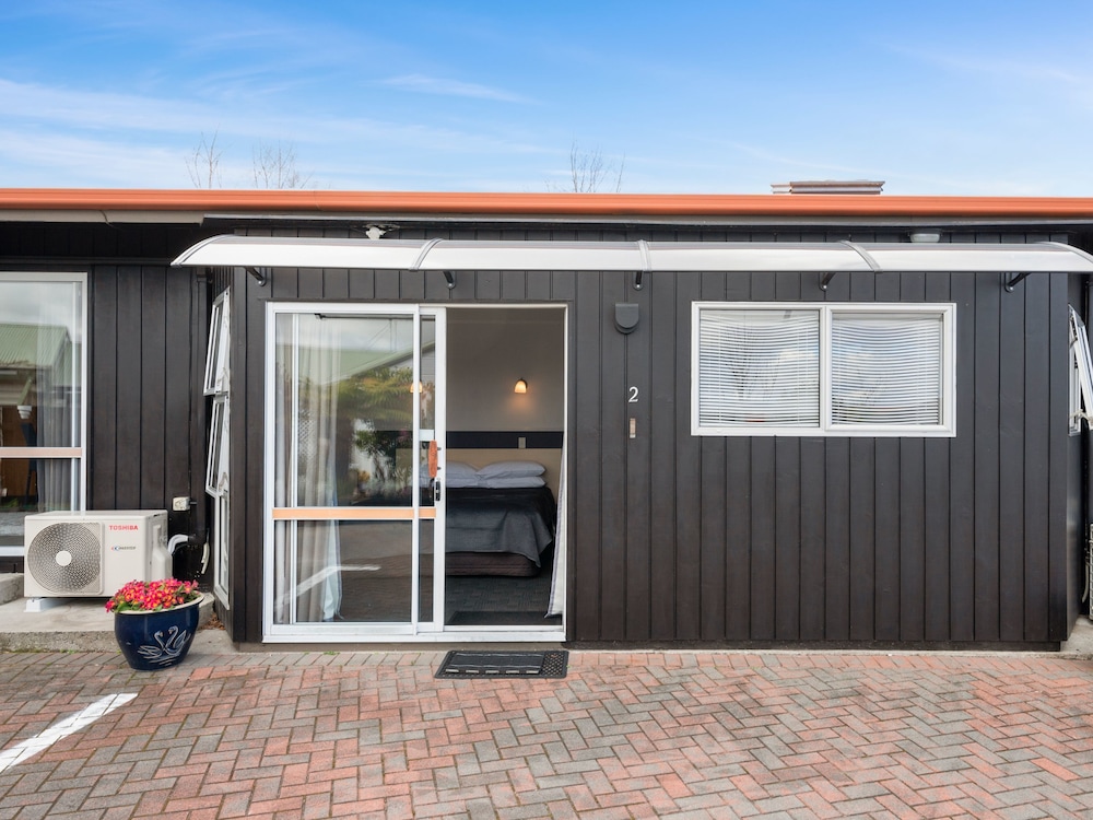 Dunrovin Motel 5/69