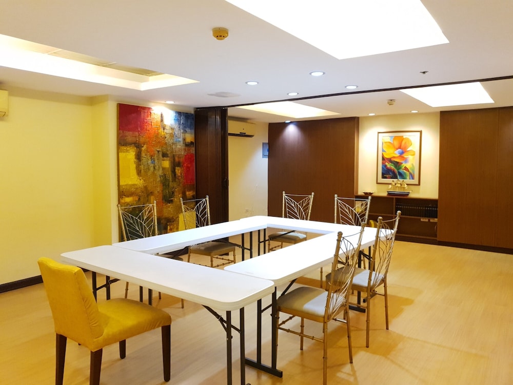 Festive Hotel Makati 45/60