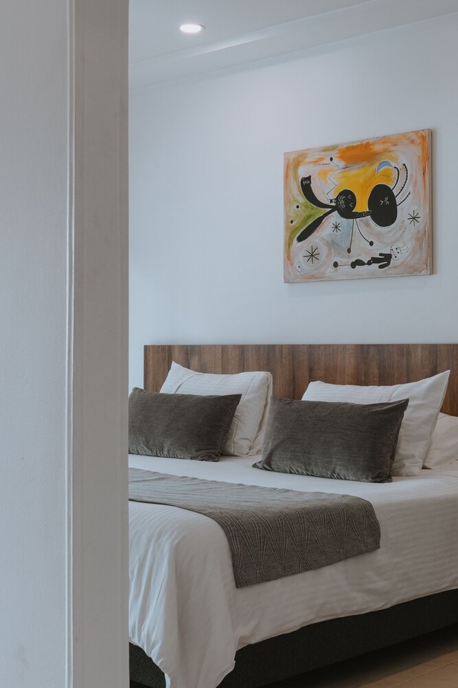 Travelers Apartamentos and Suites Orange Medellin 38/50