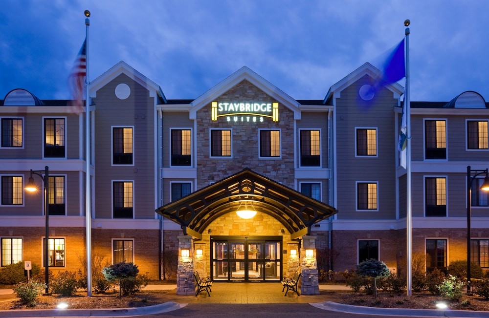 Staybridge Suites Milwaukee West-Oconomowoc 1/73