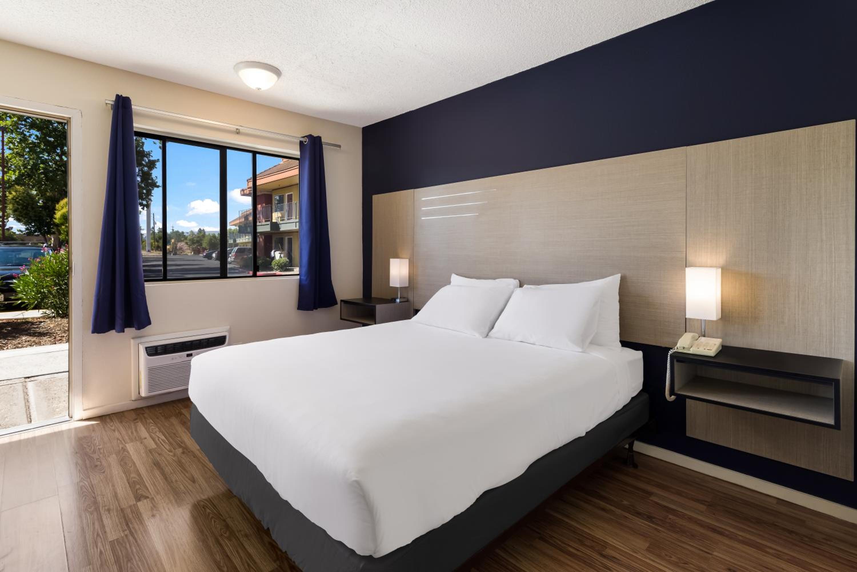 Standard, Queen Bed, Accessible