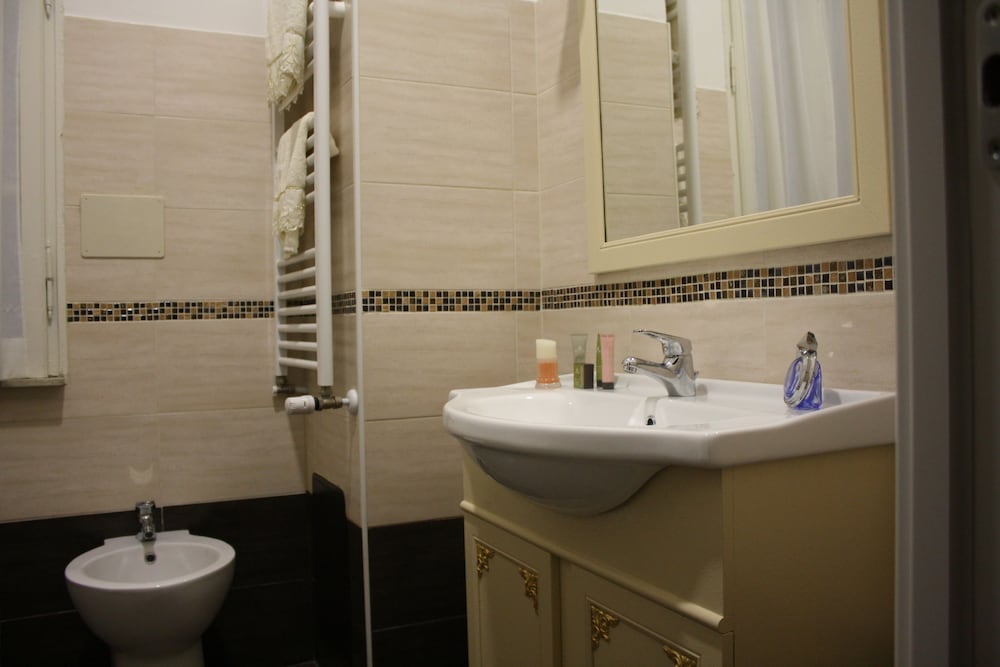 Pope's Suites 43/50
