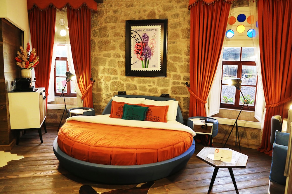 DELUXE, SUITE