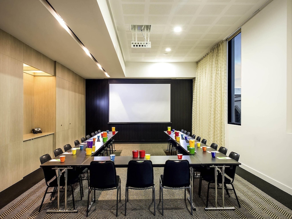 IBIS ADELAIDE 64/71