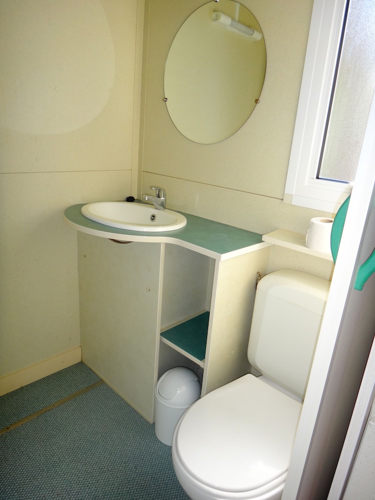 2 BEDROOMS, COMFORT, MOBILE HOME, KITCHENETTE